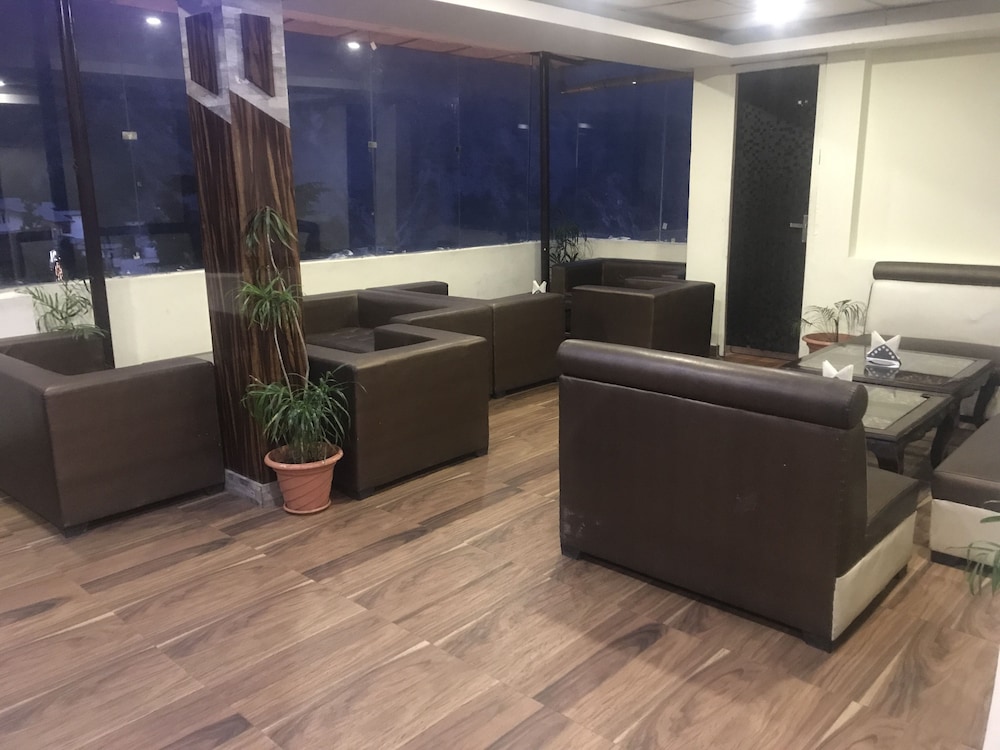 hotel triund heights