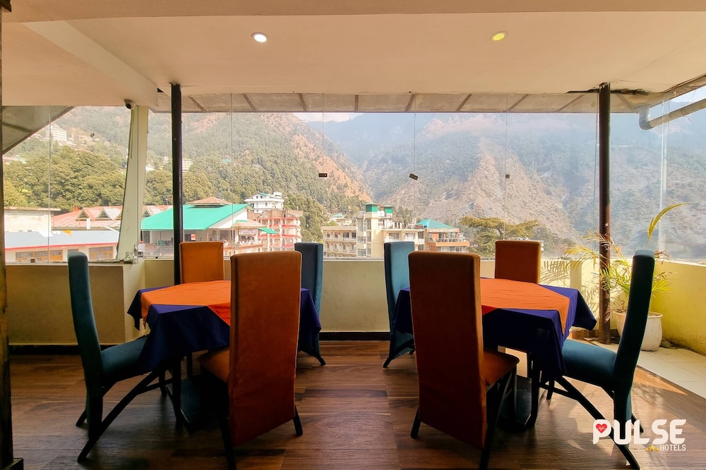 hotel triund heights