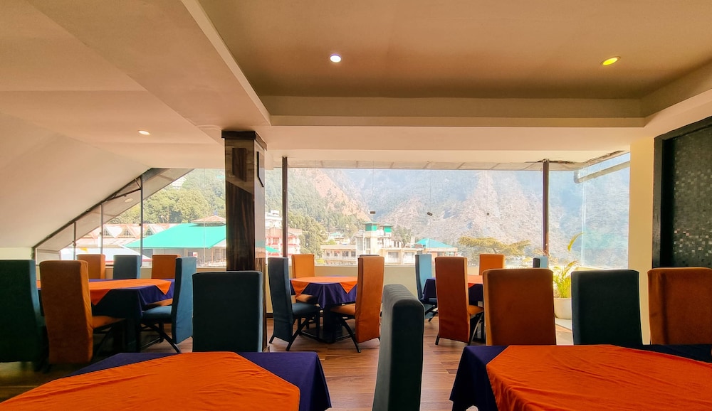 hotel triund heights