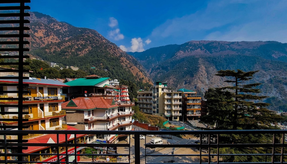 hotel triund heights