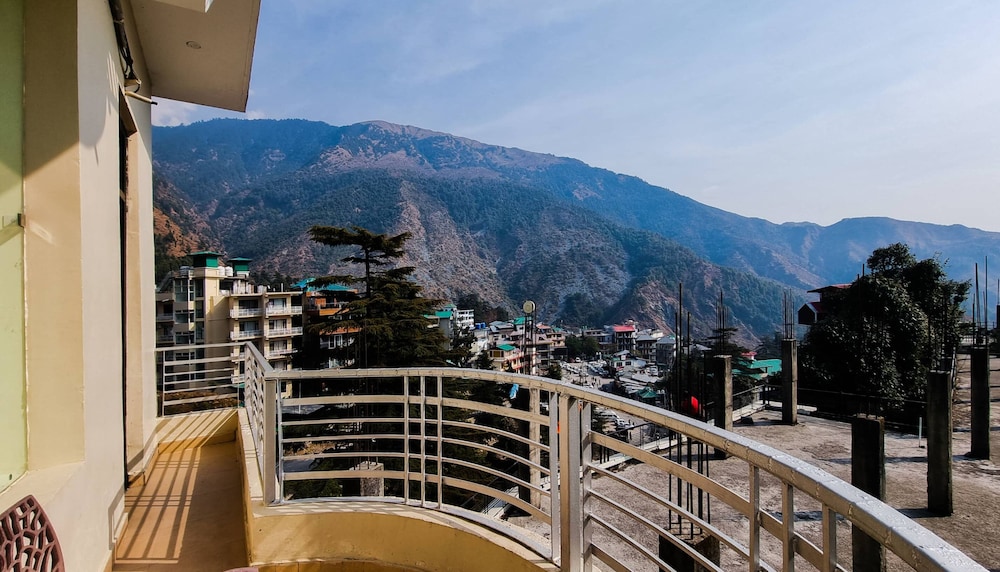 hotel triund heights
