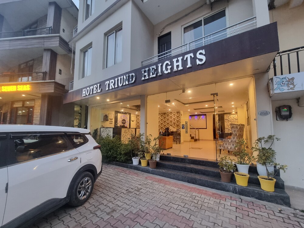 hotel triund heights
