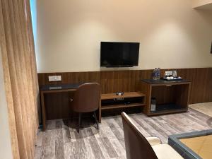 the imperial prime clarks inn suites