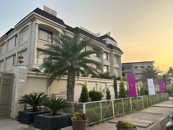 the imperial prime clarks inn suites