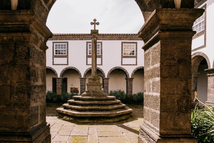 azores youth hostels pico