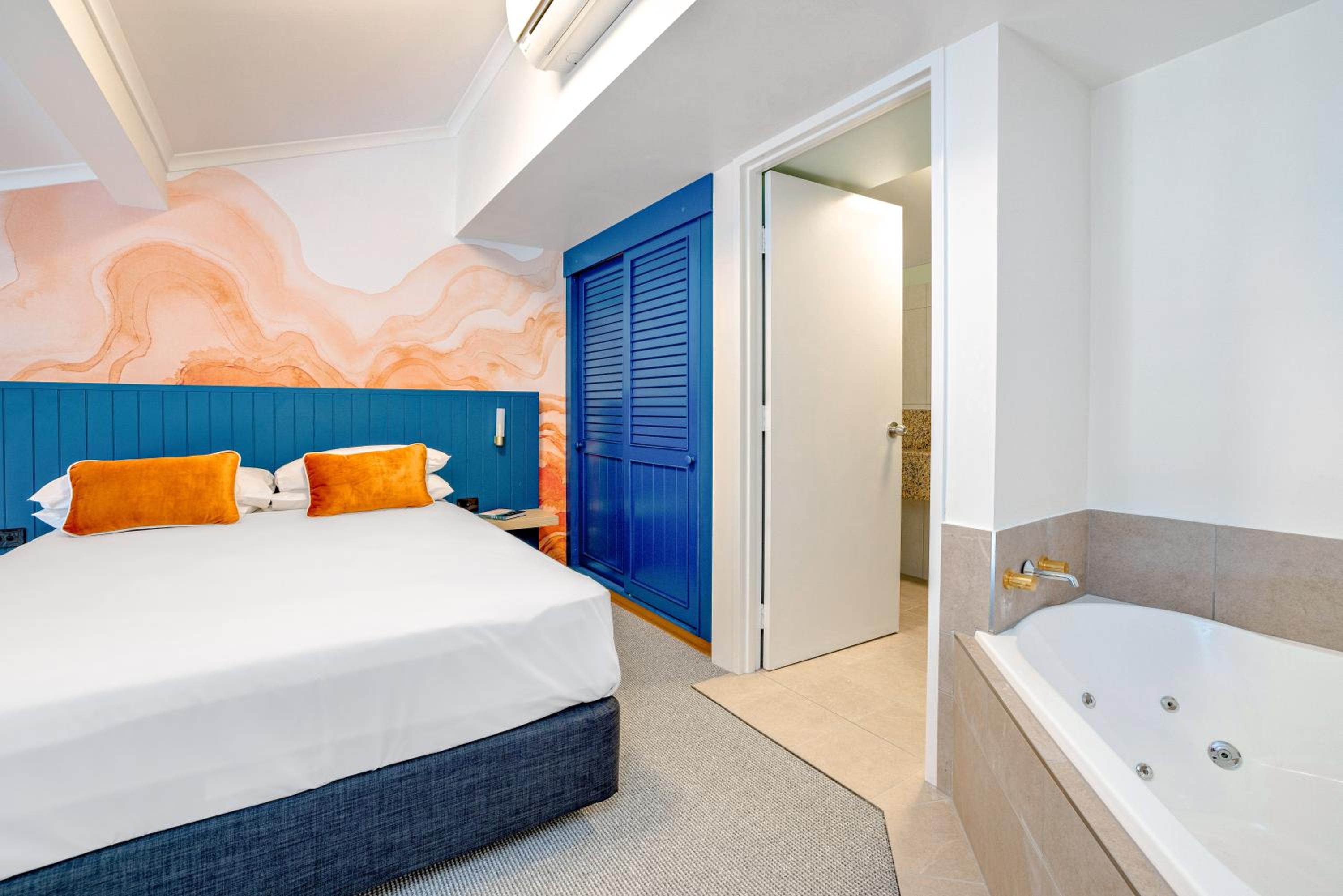 mercure cairns