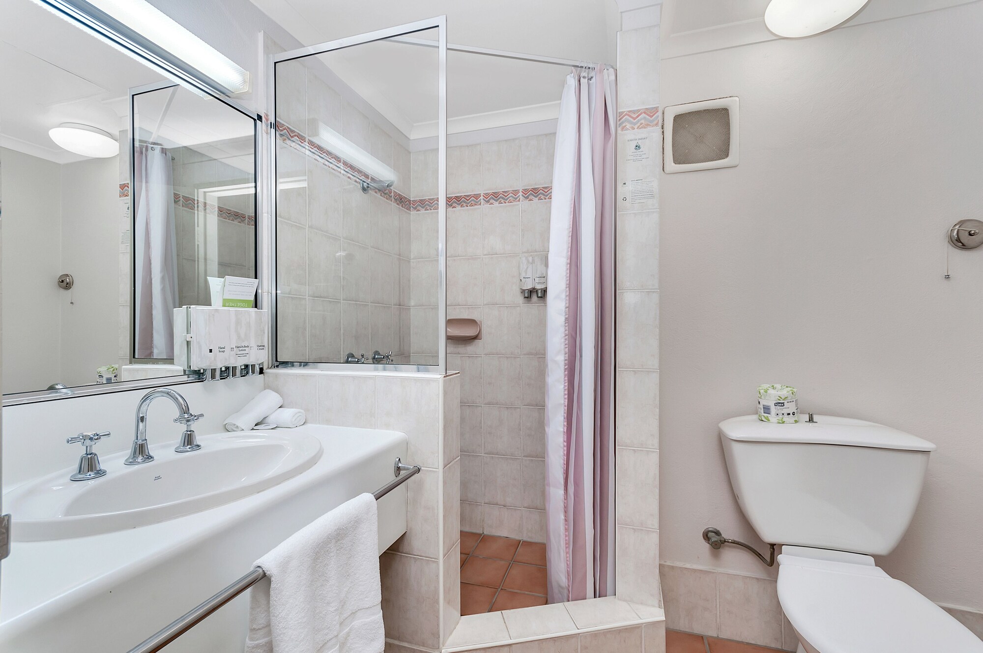 mercure cairns