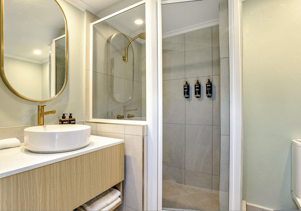 mercure cairns