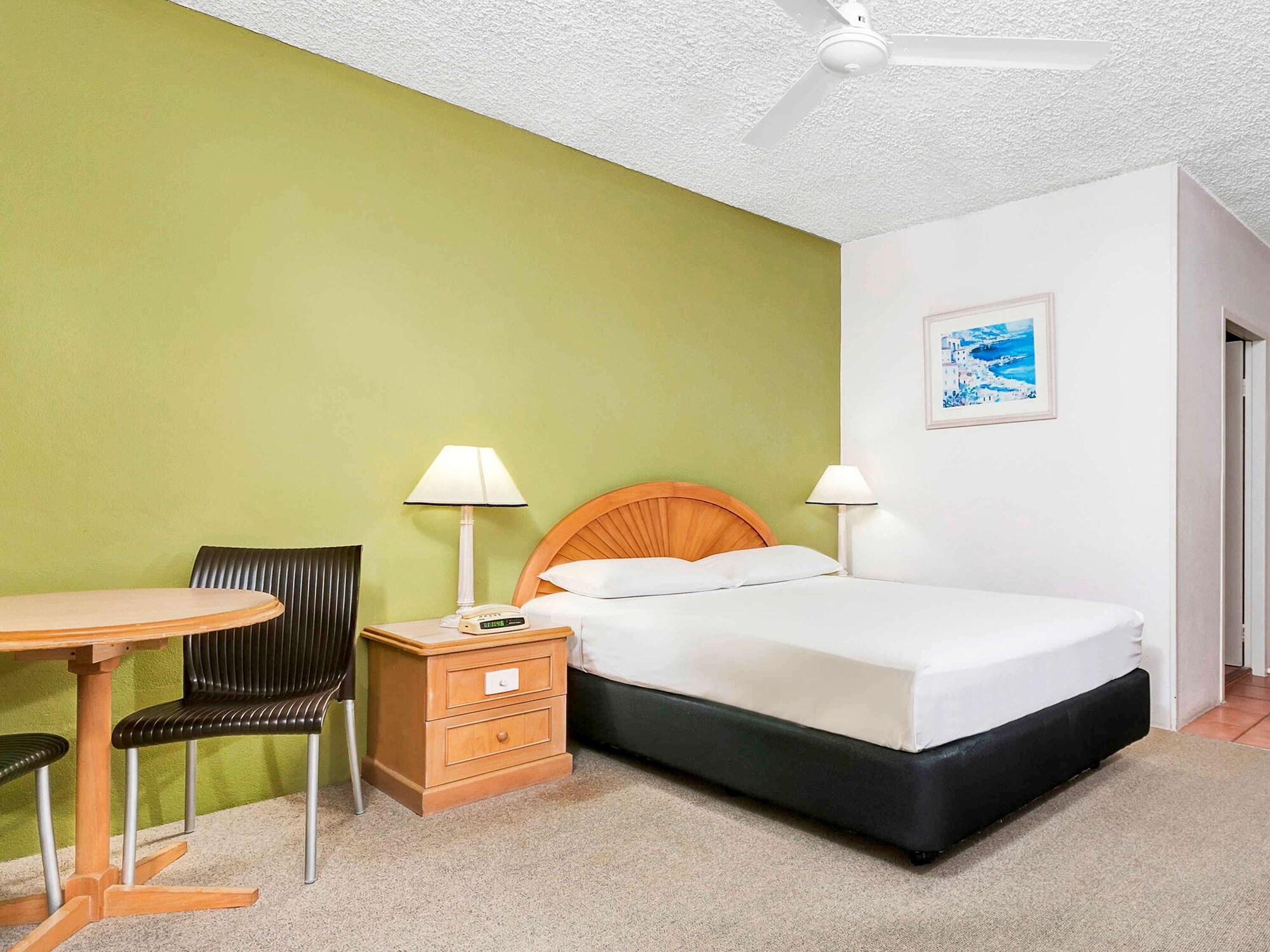 mercure cairns