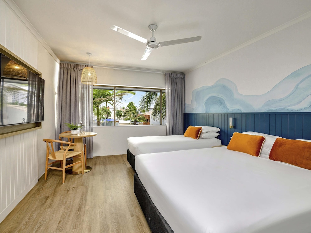 mercure cairns
