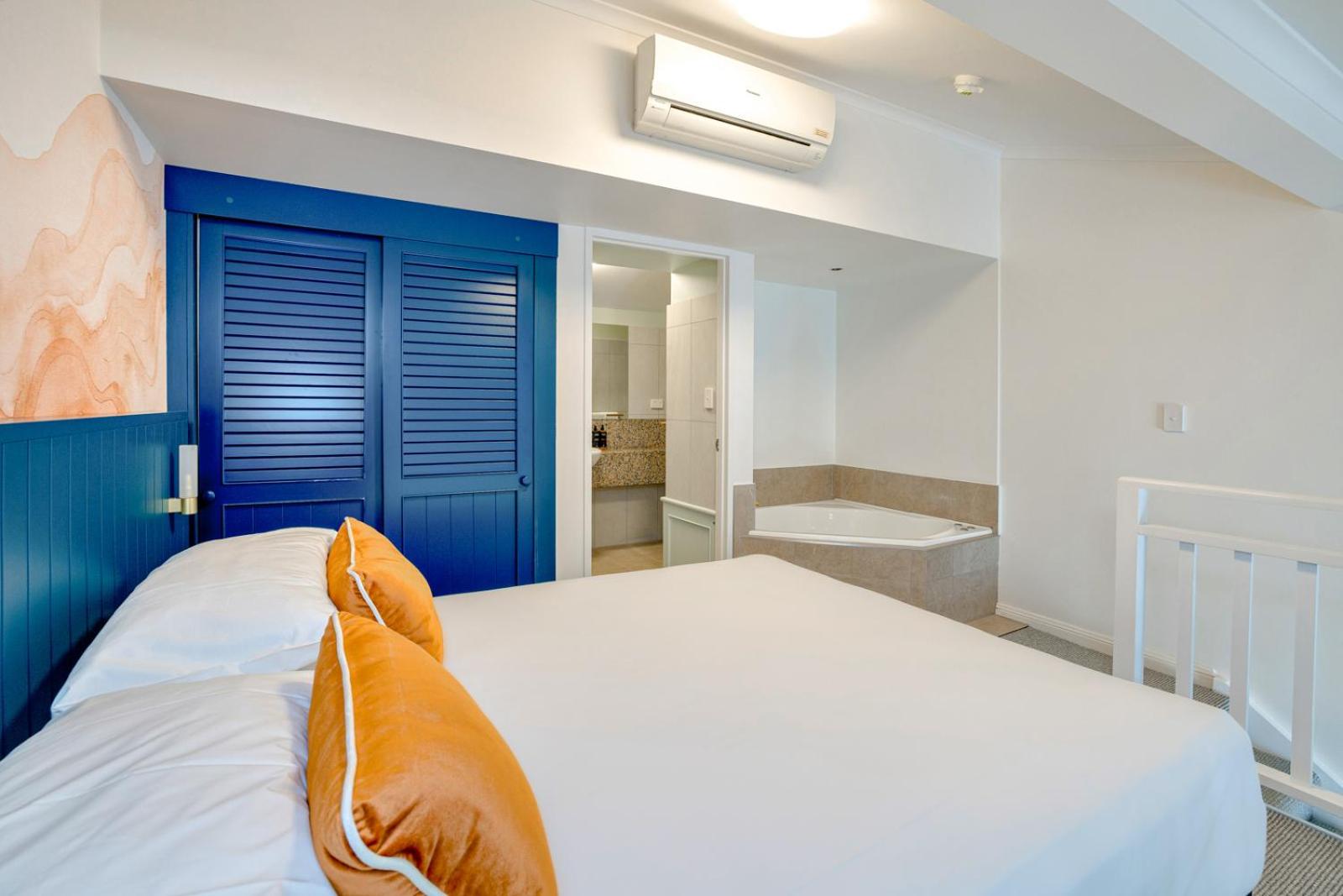 mercure cairns