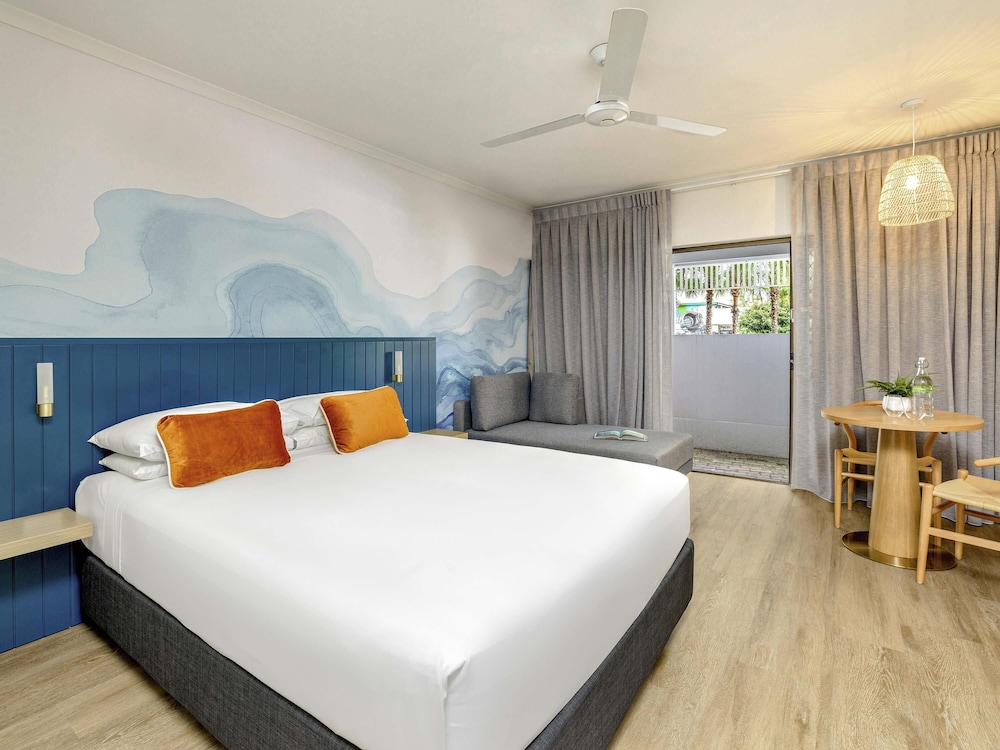 mercure cairns