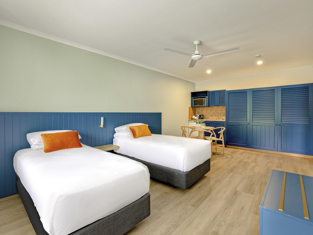 mercure cairns