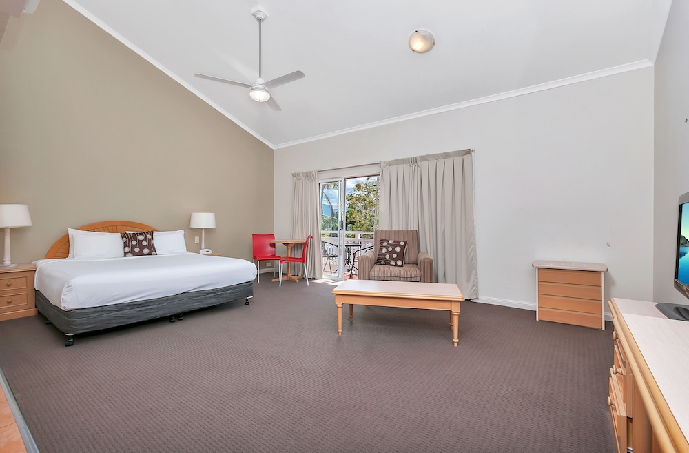 mercure cairns