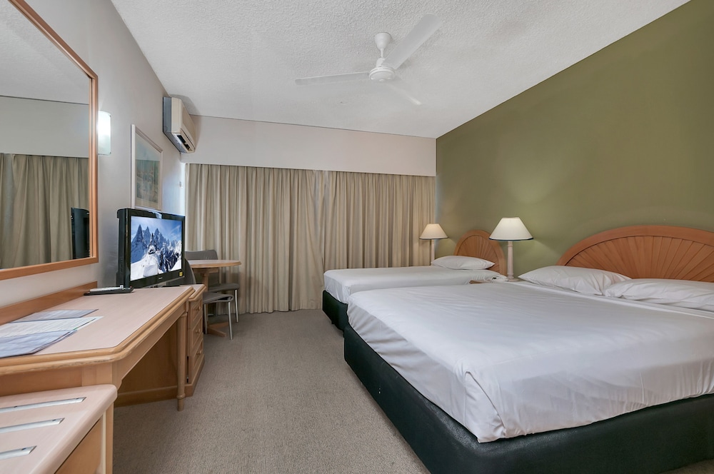 mercure cairns