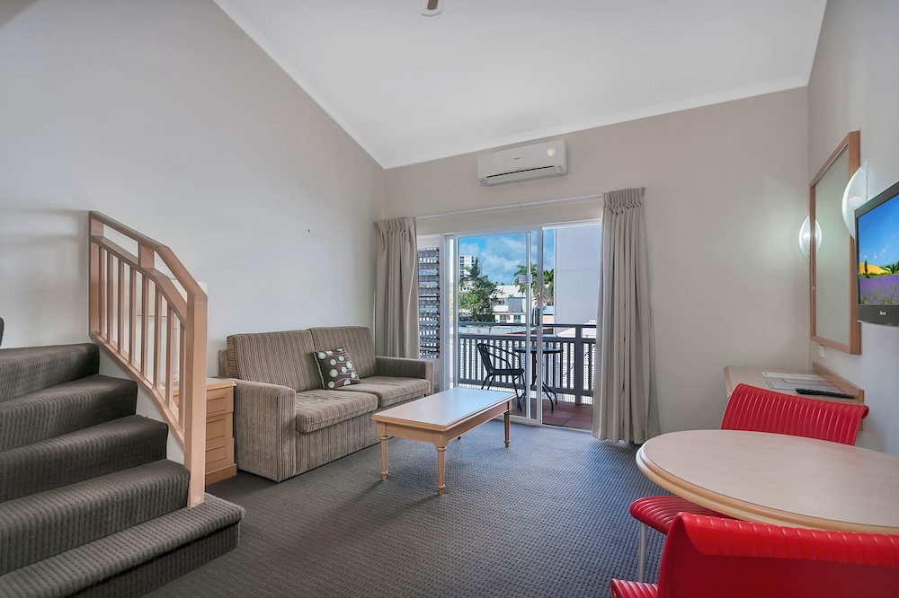 mercure cairns
