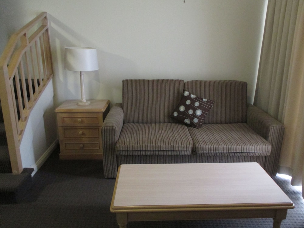 mercure cairns