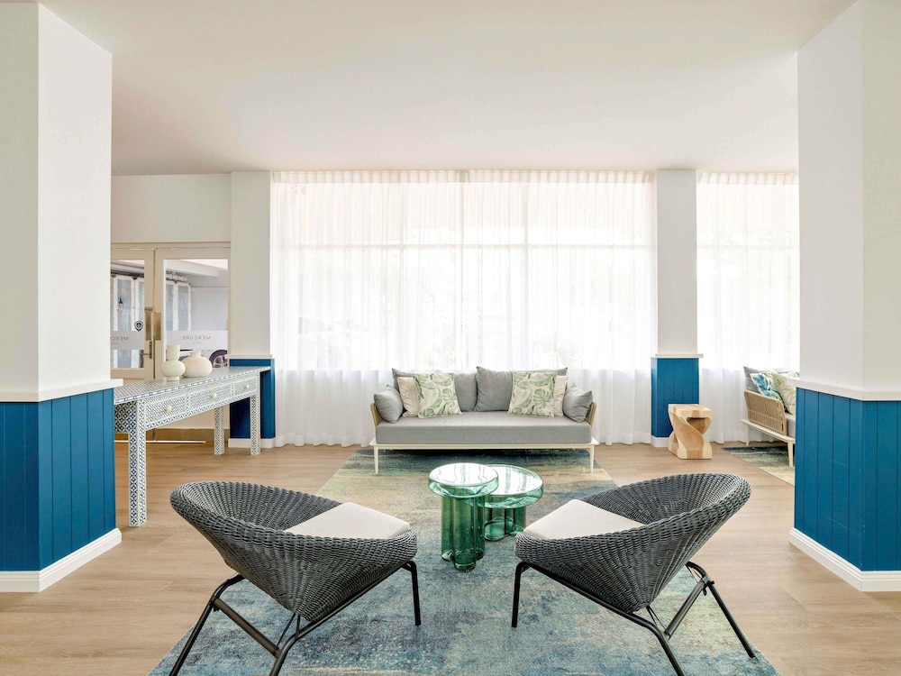 mercure cairns