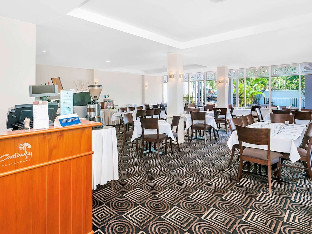 mercure cairns