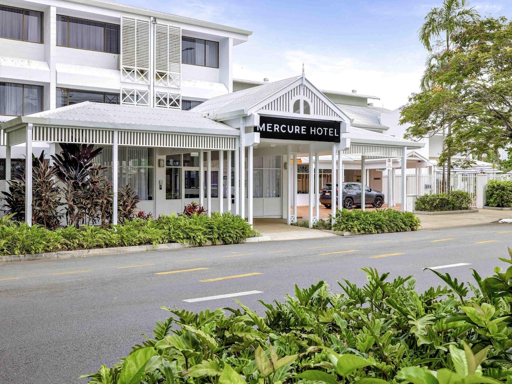 mercure cairns