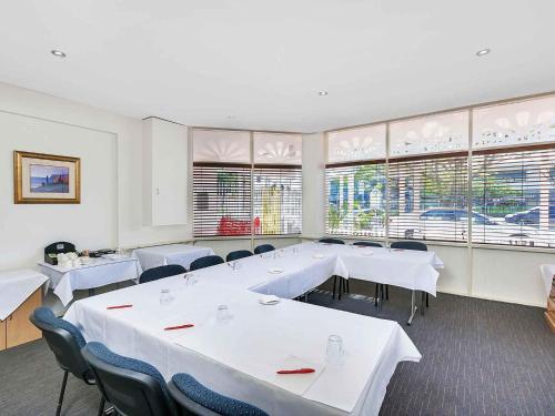 mercure cairns