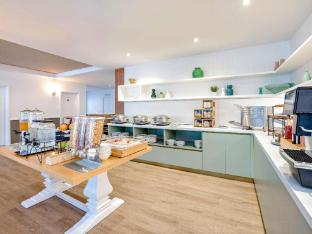 mercure cairns