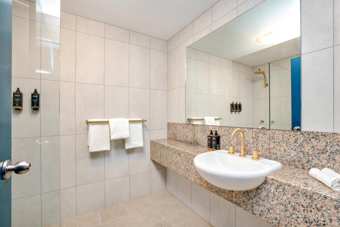 mercure cairns