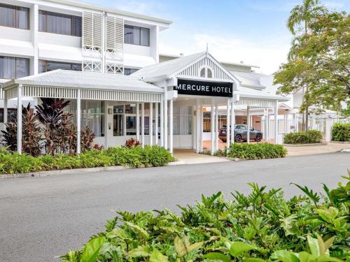 mercure cairns