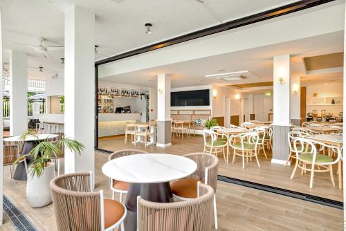 mercure cairns