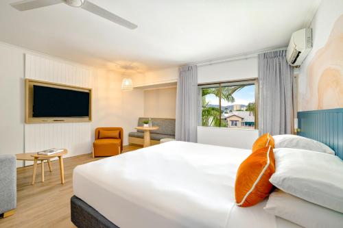 mercure cairns