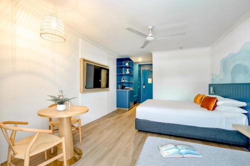 mercure cairns
