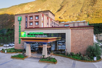 holiday inn express daocheng yading an ihg hotel