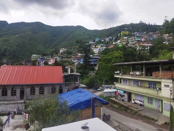 hotel nambrog bomdila