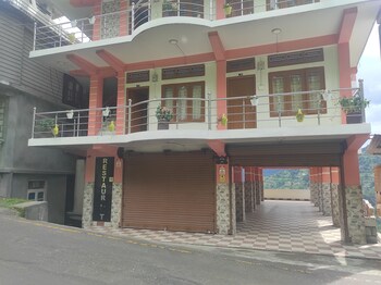 hotel nambrog bomdila