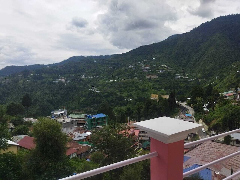 hotel nambrog bomdila