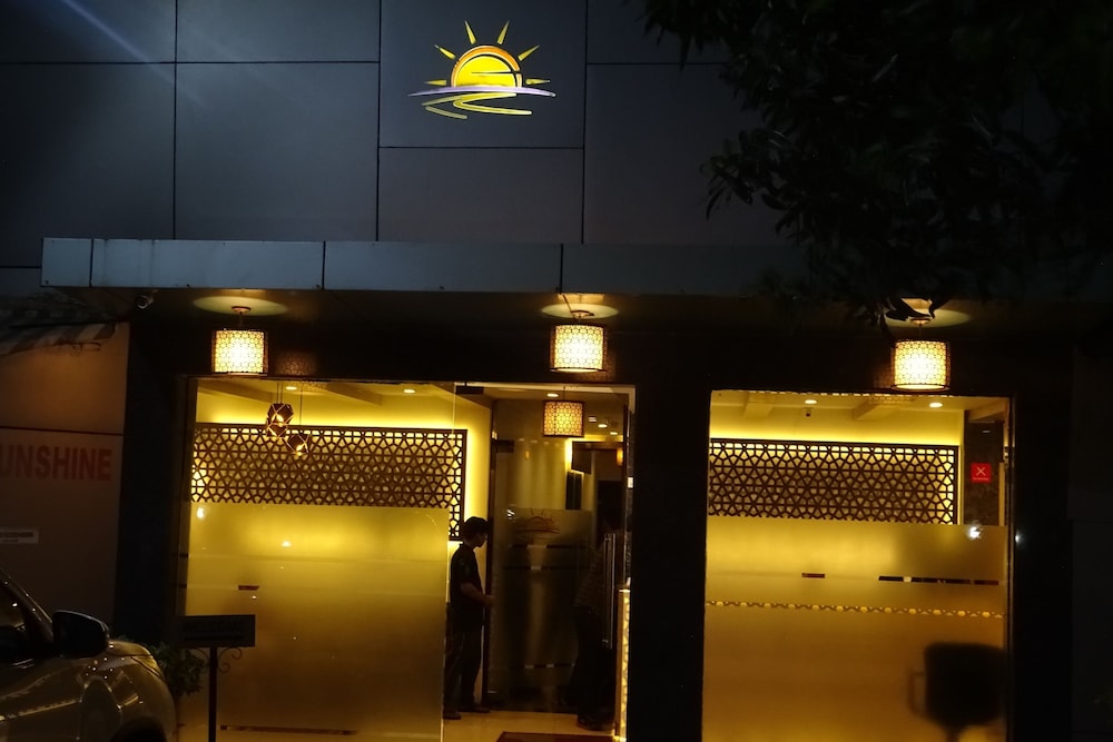 hotel sunshine airport