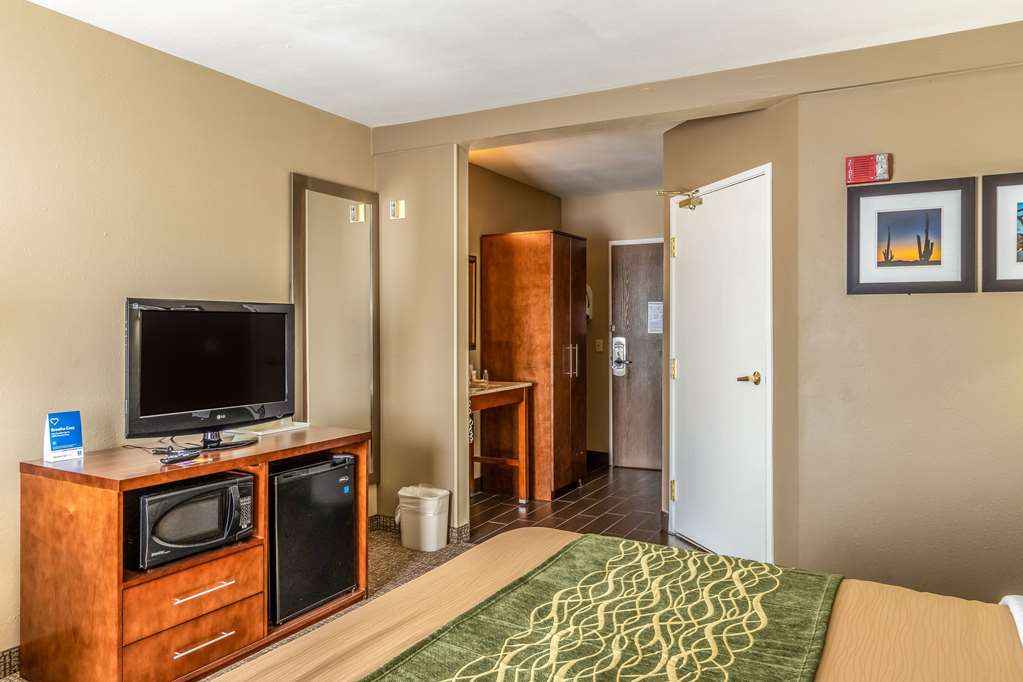comfort inn tucson central
