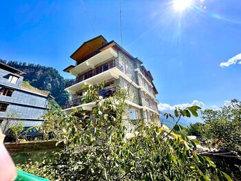 manali outdoor retreat by sheosante