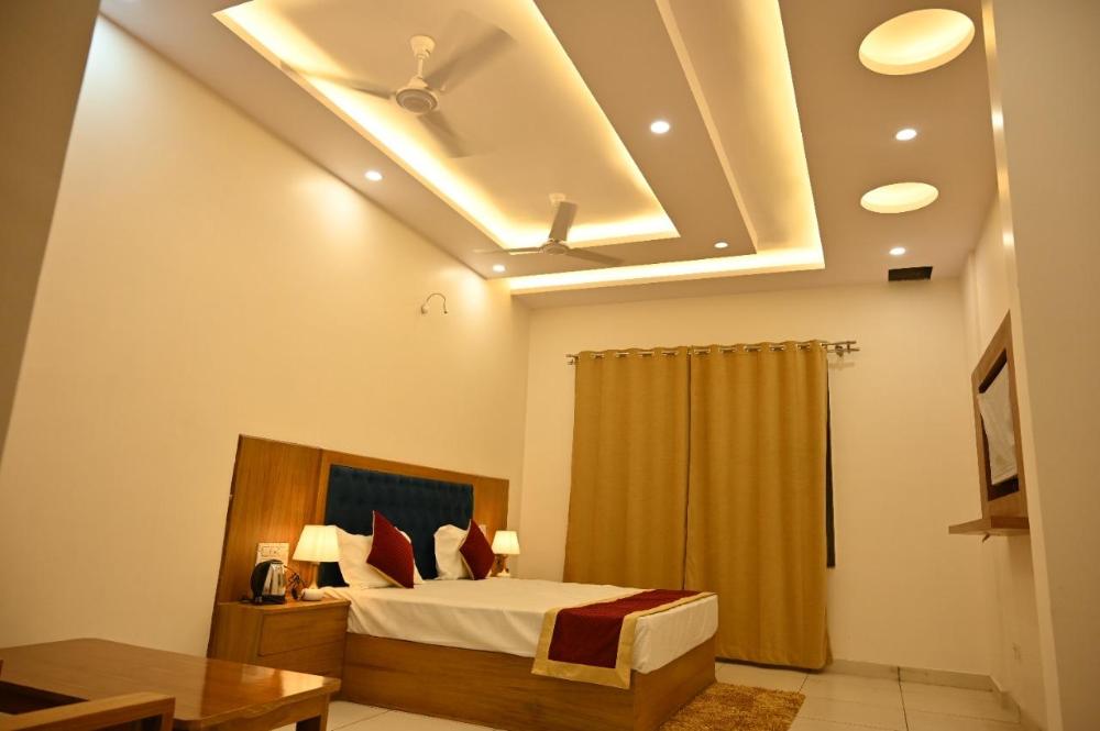 shiva palace by golden leaf hotels