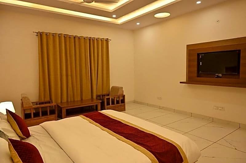 shiva palace by golden leaf hotels