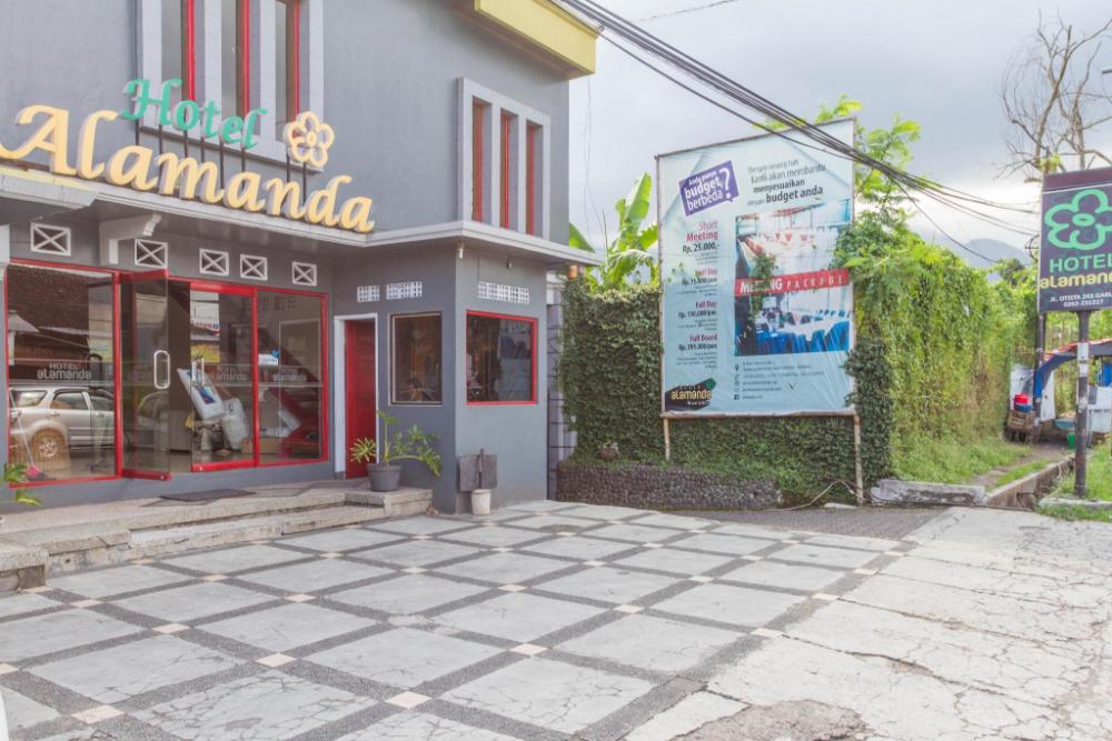 reddoorz plus otista garut