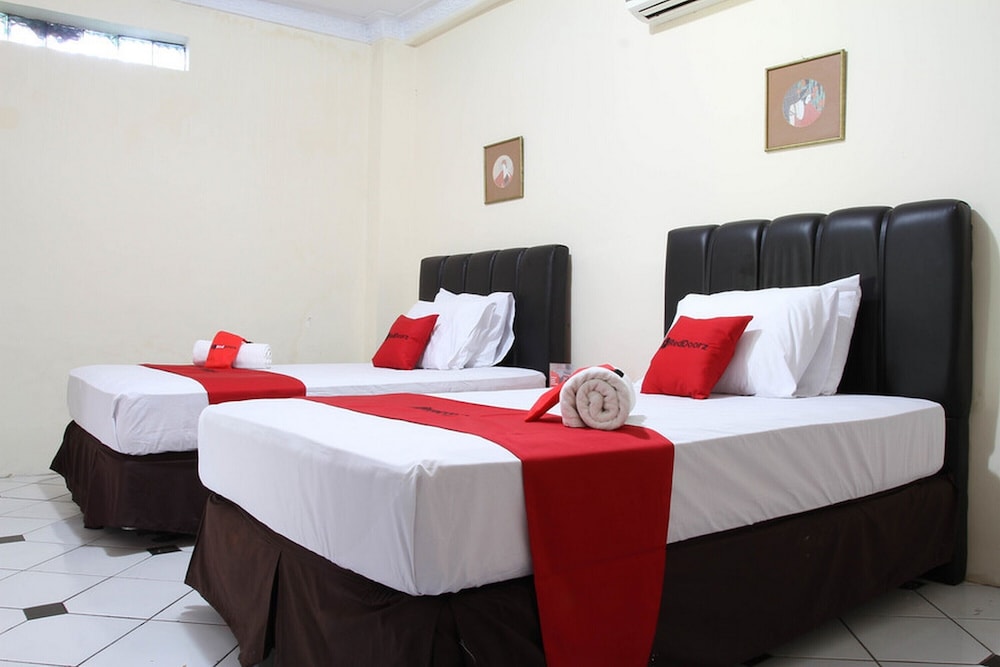 reddoorz plus otista garut