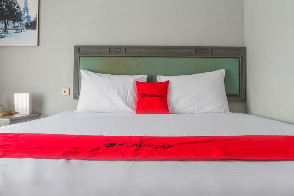 reddoorz plus otista garut