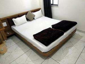 Hotel Milan,Sarkhej>>Ahmedabad,2 star
