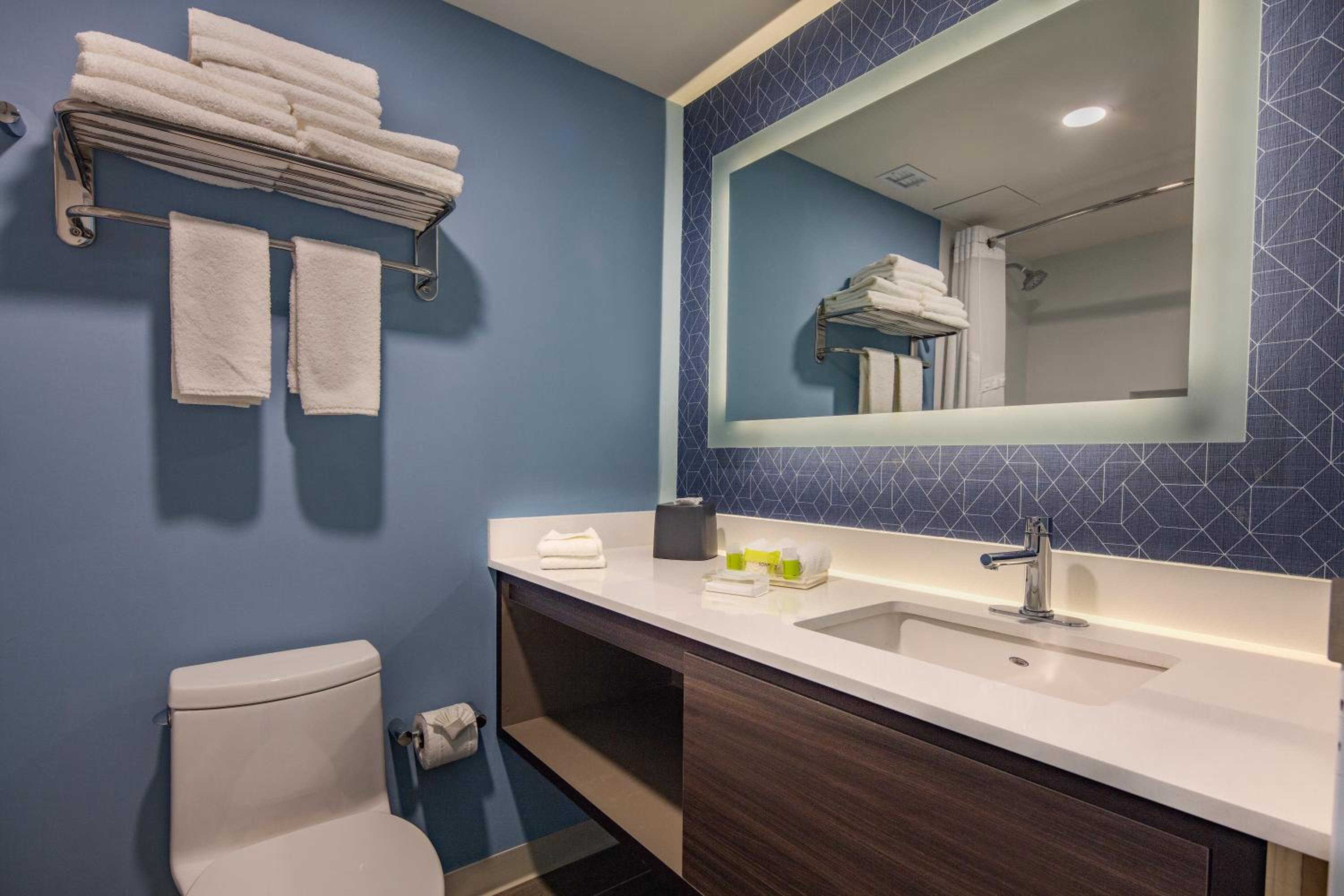 holiday inn and suites aguascalientes an ihg hotel
