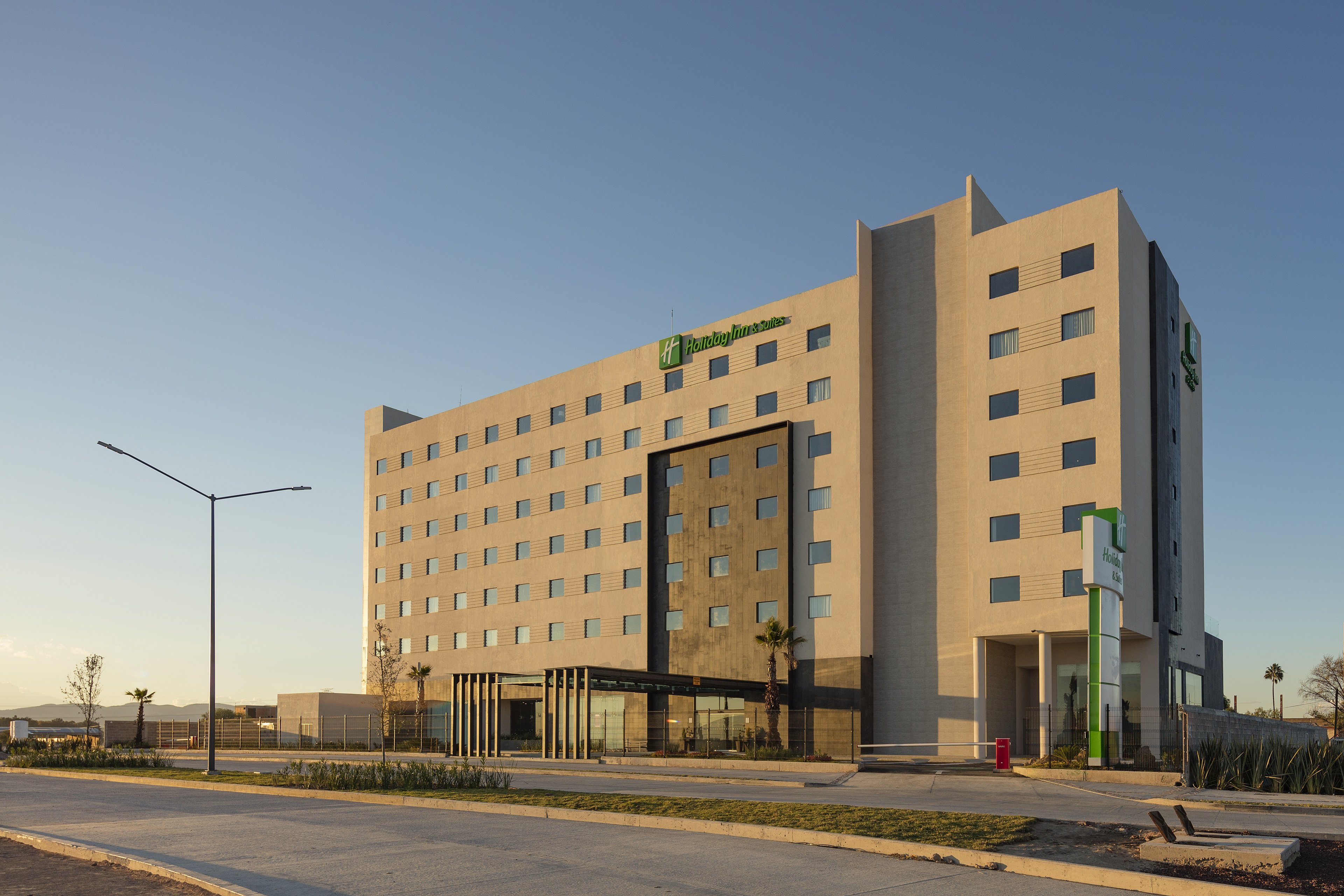 holiday inn and suites aguascalientes an ihg hotel