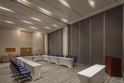 holiday inn and suites aguascalientes an ihg hotel