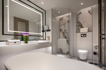 crowne plaza shanghai nanjing road by ihg