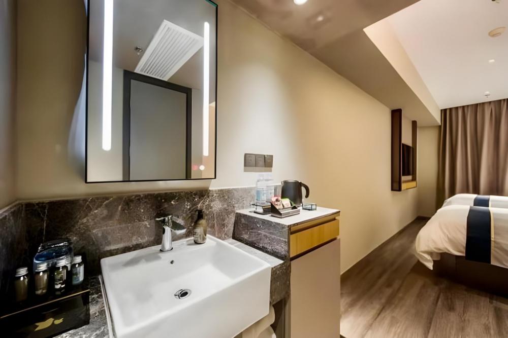 home inn selected hotel shanghai pudong lujiazui oriental pearl store