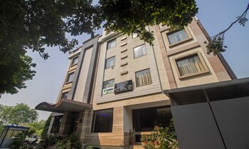 treebo trend royal empire